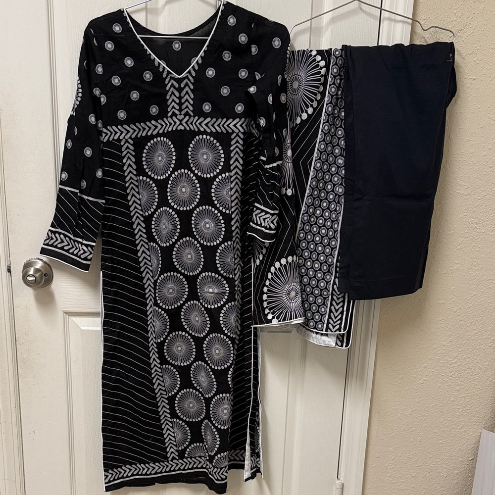 Pakistani lawn shalwar kameez Black & White Printed Kurta Set